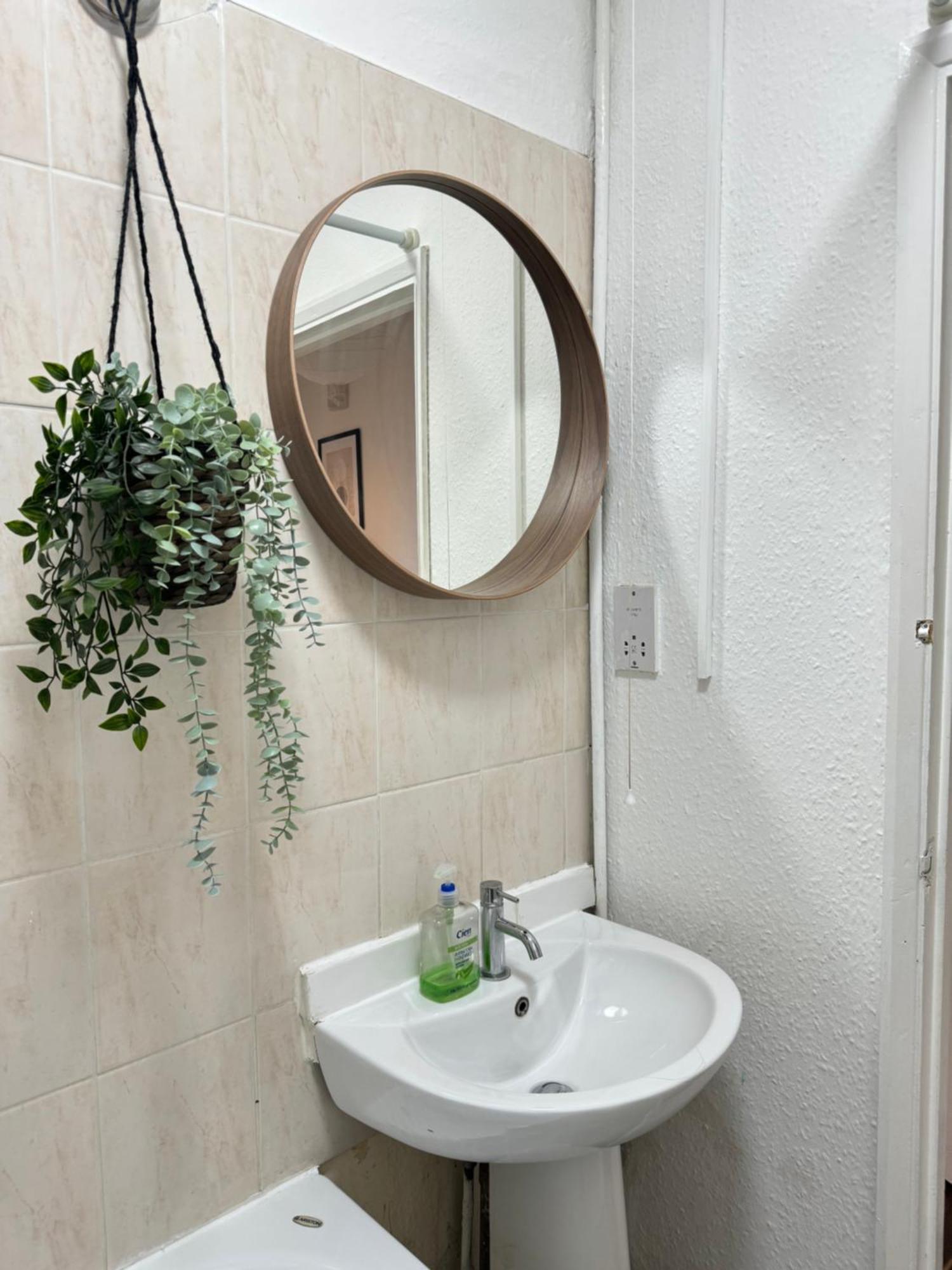 2 Bed Apt Sofa Bed Up To 6 伦敦 外观 照片