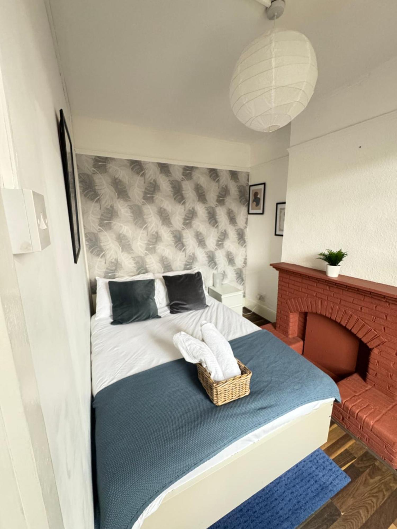 2 Bed Apt Sofa Bed Up To 6 伦敦 外观 照片