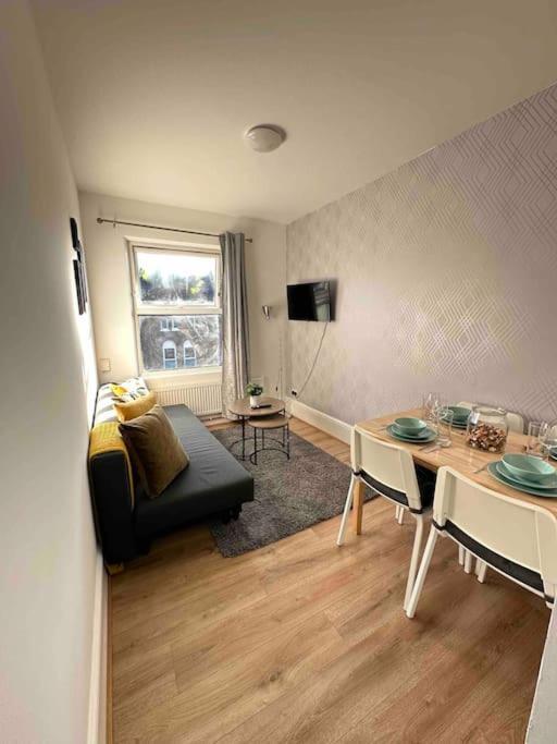 2 Bed Apt Sofa Bed Up To 6 伦敦 外观 照片