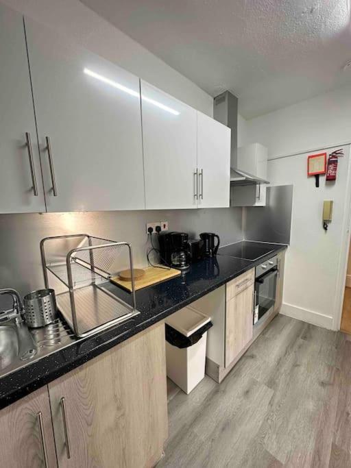 2 Bed Apt Sofa Bed Up To 6 伦敦 外观 照片