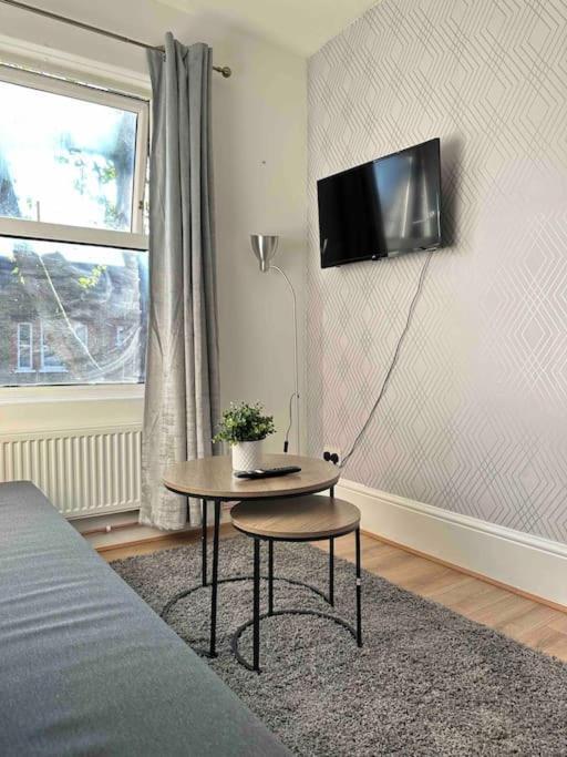 2 Bed Apt Sofa Bed Up To 6 伦敦 外观 照片