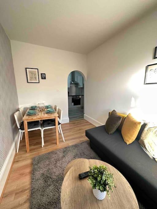 2 Bed Apt Sofa Bed Up To 6 伦敦 外观 照片